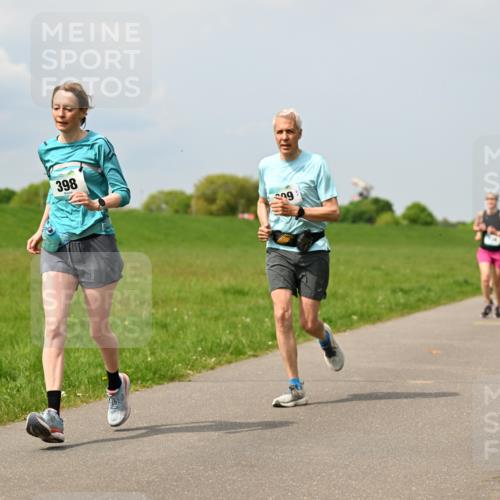 10.05.2026 - 8. Wedeler Halbmarathon Dr. Thomas Lammeyer http://msf.ph/oto/9706453 10.05.2026 11:57:54 Laufen 398 meine-sportfotos.de
