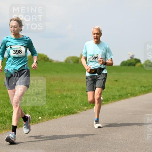10.05.2026 - 8. Wedeler Halbmarathon Dr. Thomas Lammeyer http://msf.ph/oto/9706459 10.05.2026 11:57:54 Laufen 398, 399 meine-sportfotos.de