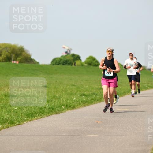 10.05.2026 - 8. Wedeler Halbmarathon Dr. Thomas Lammeyer http://msf.ph/oto/9706462 10.05.2026 11:57:55 Laufen 726, 622 meine-sportfotos.de