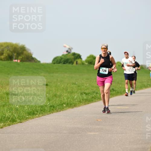 10.05.2026 - 8. Wedeler Halbmarathon Dr. Thomas Lammeyer http://msf.ph/oto/9706474 10.05.2026 11:57:56 Laufen 726 meine-sportfotos.de