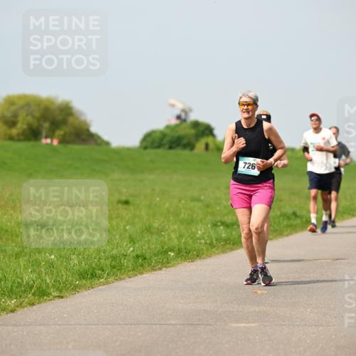 10.05.2026 - 8. Wedeler Halbmarathon Dr. Thomas Lammeyer http://msf.ph/oto/9706487 10.05.2026 11:57:56 Laufen 726 meine-sportfotos.de