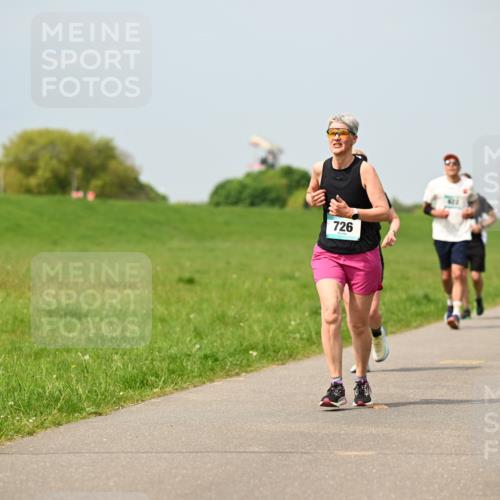 10.05.2026 - 8. Wedeler Halbmarathon Dr. Thomas Lammeyer http://msf.ph/oto/9706492 10.05.2026 11:57:57 Laufen 726 meine-sportfotos.de