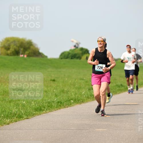 10.05.2026 - 8. Wedeler Halbmarathon Dr. Thomas Lammeyer http://msf.ph/oto/9706495 10.05.2026 11:57:57 Laufen 726, 422 meine-sportfotos.de