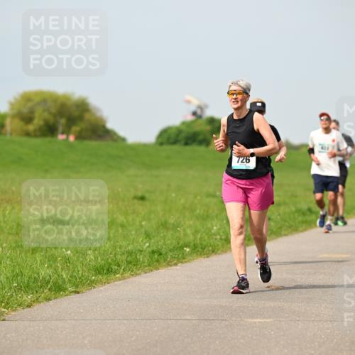 10.05.2026 - 8. Wedeler Halbmarathon Dr. Thomas Lammeyer http://msf.ph/oto/9706498 10.05.2026 11:57:57 Laufen 726 meine-sportfotos.de
