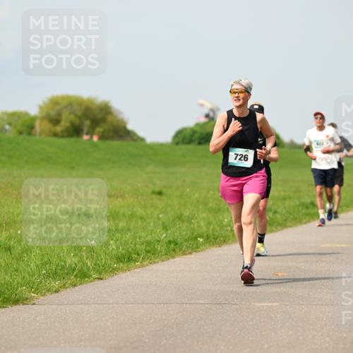 10.05.2026 - 8. Wedeler Halbmarathon Dr. Thomas Lammeyer http://msf.ph/oto/9706503 10.05.2026 11:57:57 Laufen 726, 422 meine-sportfotos.de