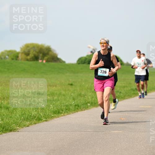 10.05.2026 - 8. Wedeler Halbmarathon Dr. Thomas Lammeyer http://msf.ph/oto/9706507 10.05.2026 11:57:57 Laufen 726 meine-sportfotos.de