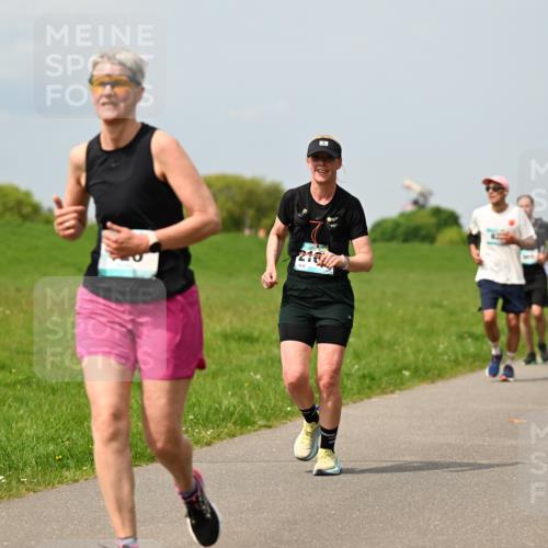 10.05.2026 - 8. Wedeler Halbmarathon Dr. Thomas Lammeyer http://msf.ph/oto/9706511 10.05.2026 11:58:00 Laufen  meine-sportfotos.de