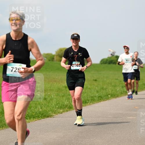 10.05.2026 - 8. Wedeler Halbmarathon Dr. Thomas Lammeyer http://msf.ph/oto/9706521 10.05.2026 11:58:00 Laufen 726, 2165 meine-sportfotos.de