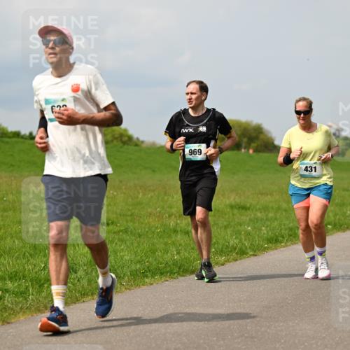 10.05.2026 - 8. Wedeler Halbmarathon Dr. Thomas Lammeyer http://msf.ph/oto/9706591 10.05.2026 11:58:05 Laufen 969, 431 meine-sportfotos.de