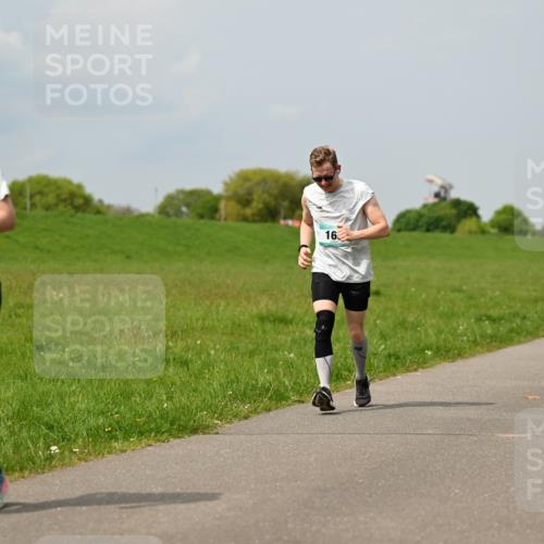 10.05.2026 - 8. Wedeler Halbmarathon Dr. Thomas Lammeyer http://msf.ph/oto/9706882 10.05.2026 11:58:26 Laufen 164 meine-sportfotos.de
