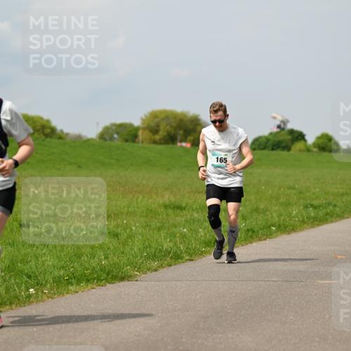 10.05.2026 - 8. Wedeler Halbmarathon Dr. Thomas Lammeyer http://msf.ph/oto/9706884 10.05.2026 11:58:26 Laufen 164, 165 meine-sportfotos.de