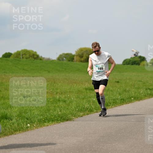 10.05.2026 - 8. Wedeler Halbmarathon Dr. Thomas Lammeyer http://msf.ph/oto/9706887 10.05.2026 11:58:27 Laufen 164, 165 meine-sportfotos.de