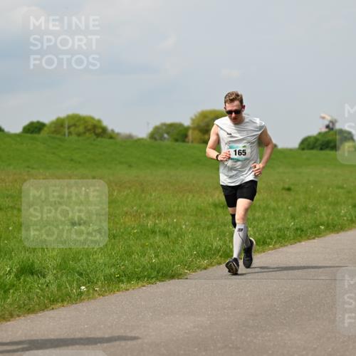 10.05.2026 - 8. Wedeler Halbmarathon Dr. Thomas Lammeyer http://msf.ph/oto/9706894 10.05.2026 11:58:27 Laufen 164, 165 meine-sportfotos.de