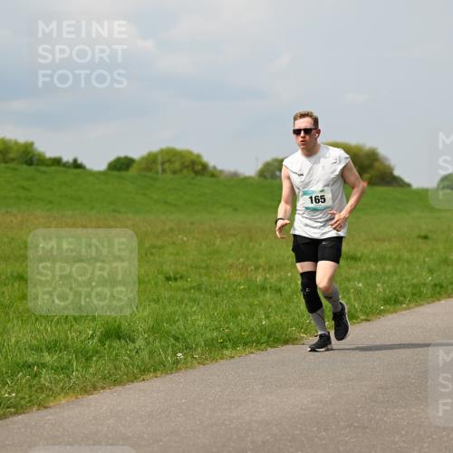 10.05.2026 - 8. Wedeler Halbmarathon Dr. Thomas Lammeyer http://msf.ph/oto/9706902 10.05.2026 11:58:27 Laufen 165 meine-sportfotos.de