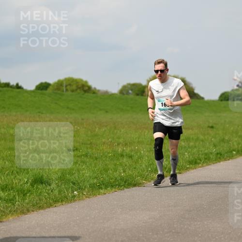 10.05.2026 - 8. Wedeler Halbmarathon Dr. Thomas Lammeyer http://msf.ph/oto/9706905 10.05.2026 11:58:27 Laufen  meine-sportfotos.de