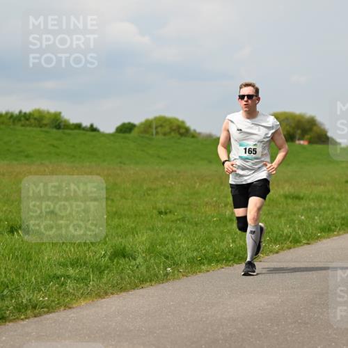 10.05.2026 - 8. Wedeler Halbmarathon Dr. Thomas Lammeyer http://msf.ph/oto/9706907 10.05.2026 11:58:28 Laufen 165 meine-sportfotos.de