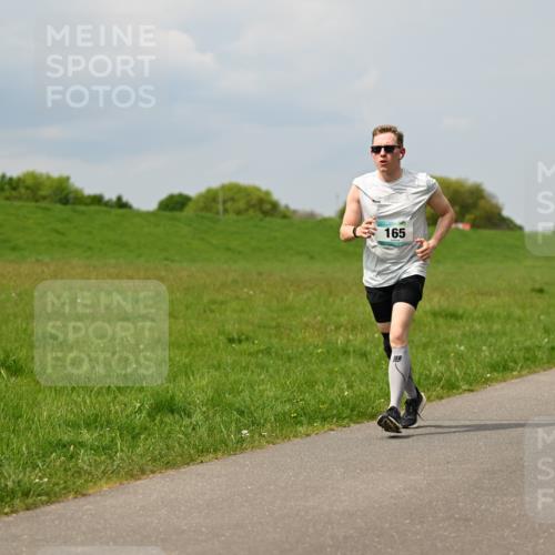 10.05.2026 - 8. Wedeler Halbmarathon Dr. Thomas Lammeyer http://msf.ph/oto/9706910 10.05.2026 11:58:27 Laufen 165 meine-sportfotos.de