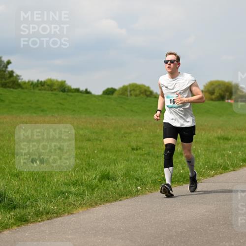 10.05.2026 - 8. Wedeler Halbmarathon Dr. Thomas Lammeyer http://msf.ph/oto/9706915 10.05.2026 11:58:28 Laufen  meine-sportfotos.de