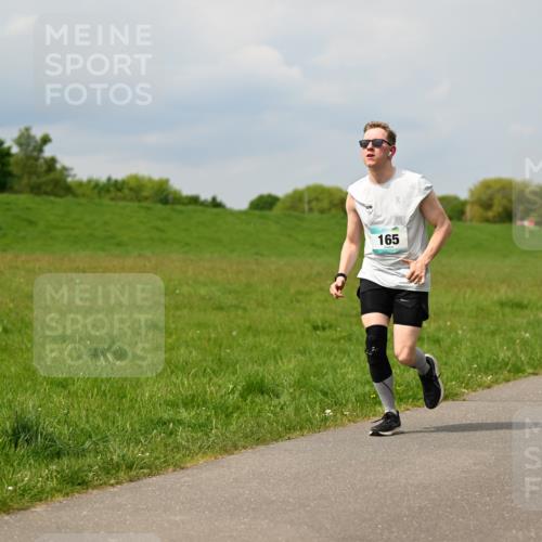 10.05.2026 - 8. Wedeler Halbmarathon Dr. Thomas Lammeyer http://msf.ph/oto/9706918 10.05.2026 11:58:28 Laufen 165 meine-sportfotos.de