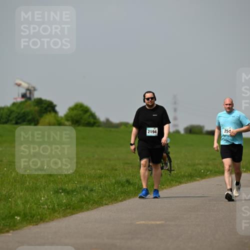 10.05.2026 - 8. Wedeler Halbmarathon Dr. Thomas Lammeyer http://msf.ph/oto/9706919 10.05.2026 11:58:34 Laufen 2194, 254, 2221 meine-sportfotos.de