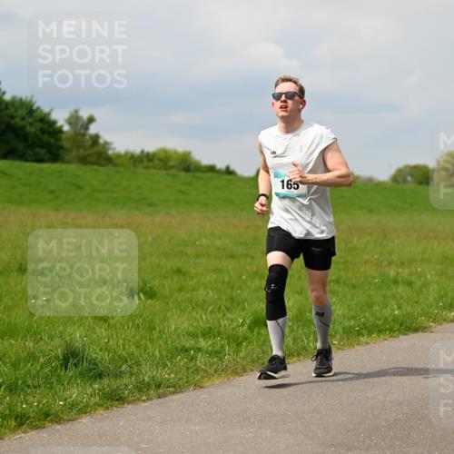 10.05.2026 - 8. Wedeler Halbmarathon Dr. Thomas Lammeyer http://msf.ph/oto/9706922 10.05.2026 11:58:29 Laufen 165 meine-sportfotos.de