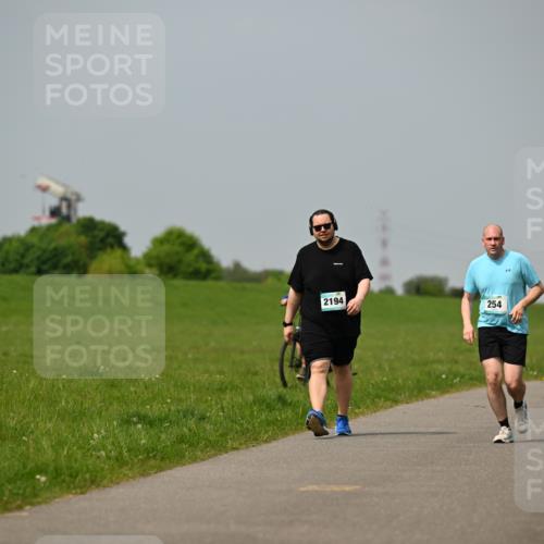 10.05.2026 - 8. Wedeler Halbmarathon Dr. Thomas Lammeyer http://msf.ph/oto/9706927 10.05.2026 11:58:34 Laufen 2194, 254, 2221 meine-sportfotos.de