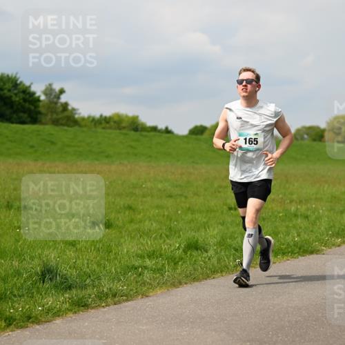 10.05.2026 - 8. Wedeler Halbmarathon Dr. Thomas Lammeyer http://msf.ph/oto/9706929 10.05.2026 11:58:28 Laufen 165 meine-sportfotos.de