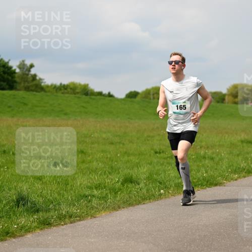 10.05.2026 - 8. Wedeler Halbmarathon Dr. Thomas Lammeyer http://msf.ph/oto/9706933 10.05.2026 11:58:28 Laufen 165 meine-sportfotos.de