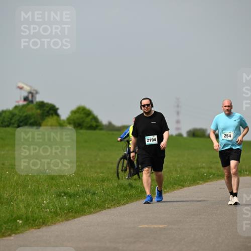 10.05.2026 - 8. Wedeler Halbmarathon Dr. Thomas Lammeyer http://msf.ph/oto/9706936 10.05.2026 11:58:34 Laufen 2194, 254, 2221 meine-sportfotos.de