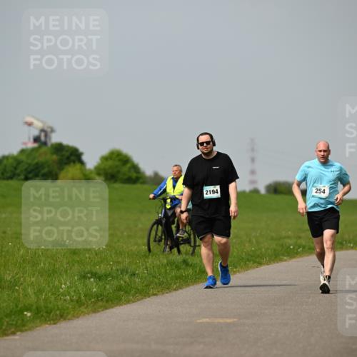 10.05.2026 - 8. Wedeler Halbmarathon Dr. Thomas Lammeyer http://msf.ph/oto/9706938 10.05.2026 11:58:35 Laufen 2194, 254, 2221 meine-sportfotos.de