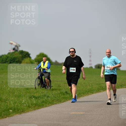 10.05.2026 - 8. Wedeler Halbmarathon Dr. Thomas Lammeyer http://msf.ph/oto/9706943 10.05.2026 11:58:35 Laufen 254, 2194, 2221 meine-sportfotos.de
