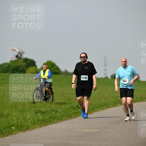 10.05.2026 - 8. Wedeler Halbmarathon Dr. Thomas Lammeyer http://msf.ph/oto/9706946 10.05.2026 11:58:35 Laufen 2194, 254, 2221 meine-sportfotos.de