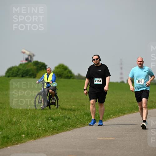 10.05.2026 - 8. Wedeler Halbmarathon Dr. Thomas Lammeyer http://msf.ph/oto/9706952 10.05.2026 11:58:35 Laufen 2194, 254, 2221 meine-sportfotos.de