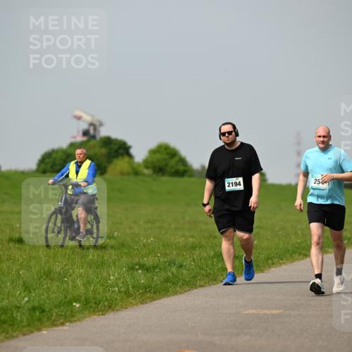 10.05.2026 - 8. Wedeler Halbmarathon Dr. Thomas Lammeyer http://msf.ph/oto/9706960 10.05.2026 11:58:36 Laufen 2194, 2221 meine-sportfotos.de