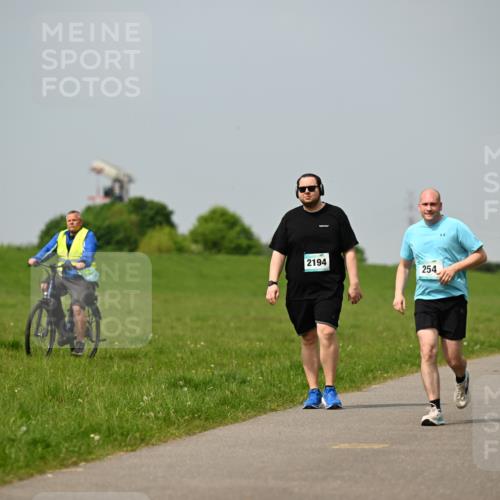 10.05.2026 - 8. Wedeler Halbmarathon Dr. Thomas Lammeyer http://msf.ph/oto/9706963 10.05.2026 11:58:36 Laufen 2194, 254, 2221 meine-sportfotos.de