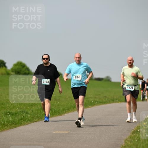 10.05.2026 - 8. Wedeler Halbmarathon Dr. Thomas Lammeyer http://msf.ph/oto/9706966 10.05.2026 11:58:36 Laufen 254, 2194, 2221 meine-sportfotos.de