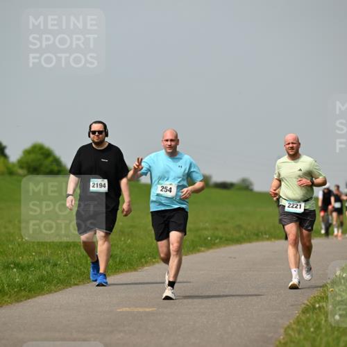 10.05.2026 - 8. Wedeler Halbmarathon Dr. Thomas Lammeyer http://msf.ph/oto/9706970 10.05.2026 11:58:36 Laufen 2194, 254, 2221 meine-sportfotos.de