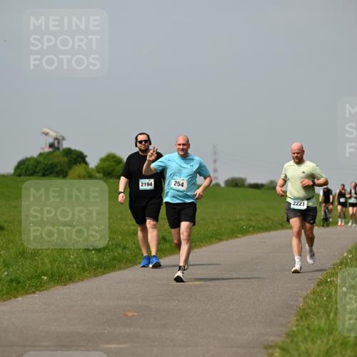 10.05.2026 - 8. Wedeler Halbmarathon Dr. Thomas Lammeyer http://msf.ph/oto/9706972 10.05.2026 11:58:37 Laufen 2194, 254, 2221 meine-sportfotos.de