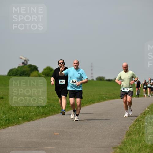 10.05.2026 - 8. Wedeler Halbmarathon Dr. Thomas Lammeyer http://msf.ph/oto/9706977 10.05.2026 11:58:37 Laufen 2194, 254, 2221 meine-sportfotos.de