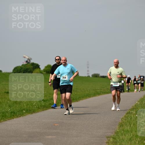 10.05.2026 - 8. Wedeler Halbmarathon Dr. Thomas Lammeyer http://msf.ph/oto/9706983 10.05.2026 11:58:37 Laufen 219, 254, 2221 meine-sportfotos.de