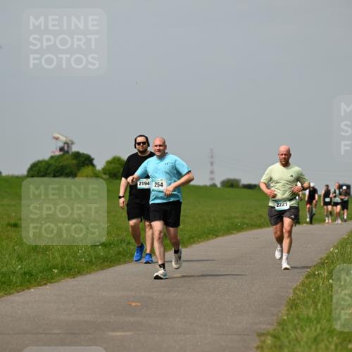 10.05.2026 - 8. Wedeler Halbmarathon Dr. Thomas Lammeyer http://msf.ph/oto/9706985 10.05.2026 11:58:37 Laufen 2194, 254, 2221 meine-sportfotos.de