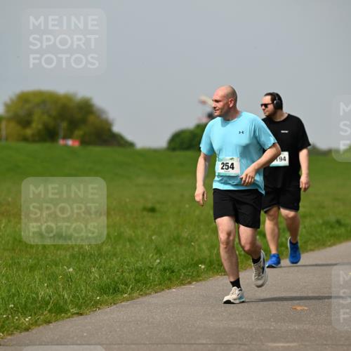 10.05.2026 - 8. Wedeler Halbmarathon Dr. Thomas Lammeyer http://msf.ph/oto/9707005 10.05.2026 11:58:39 Laufen 254, 194 meine-sportfotos.de