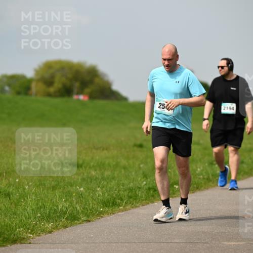 10.05.2026 - 8. Wedeler Halbmarathon Dr. Thomas Lammeyer http://msf.ph/oto/9707009 10.05.2026 11:58:39 Laufen 2544, 2194 meine-sportfotos.de