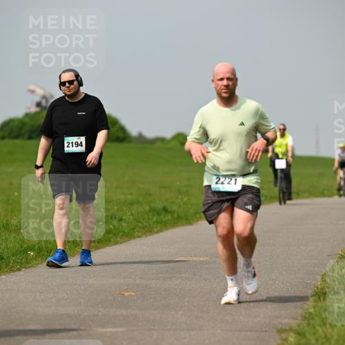 10.05.2026 - 8. Wedeler Halbmarathon Dr. Thomas Lammeyer http://msf.ph/oto/9707024 10.05.2026 11:58:41 Laufen 2194, 2221 meine-sportfotos.de