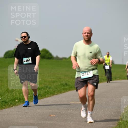 10.05.2026 - 8. Wedeler Halbmarathon Dr. Thomas Lammeyer http://msf.ph/oto/9707027 10.05.2026 11:58:41 Laufen 2194, 2221 meine-sportfotos.de