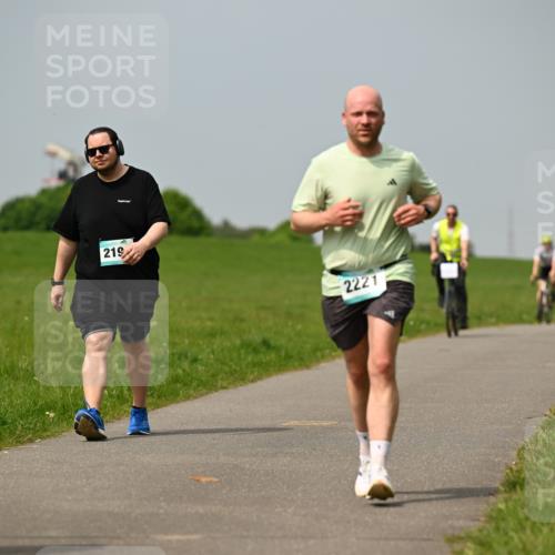 10.05.2026 - 8. Wedeler Halbmarathon Dr. Thomas Lammeyer http://msf.ph/oto/9707029 10.05.2026 11:58:41 Laufen 219, 2221 meine-sportfotos.de