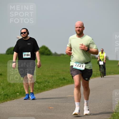 10.05.2026 - 8. Wedeler Halbmarathon Dr. Thomas Lammeyer http://msf.ph/oto/9707032 10.05.2026 11:58:41 Laufen 2194, 2221 meine-sportfotos.de