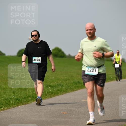 10.05.2026 - 8. Wedeler Halbmarathon Dr. Thomas Lammeyer http://msf.ph/oto/9707034 10.05.2026 11:58:41 Laufen 2194, 2221 meine-sportfotos.de
