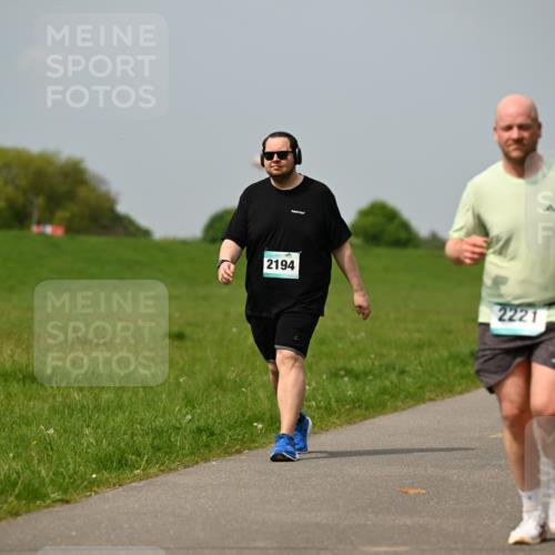 10.05.2026 - 8. Wedeler Halbmarathon Dr. Thomas Lammeyer http://msf.ph/oto/9707036 10.05.2026 11:58:41 Laufen 2194, 2221 meine-sportfotos.de