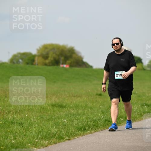 10.05.2026 - 8. Wedeler Halbmarathon Dr. Thomas Lammeyer http://msf.ph/oto/9707039 10.05.2026 11:58:42 Laufen 219, 2221 meine-sportfotos.de